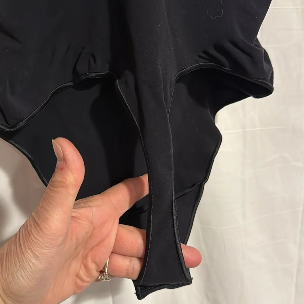 Skims shareware bodysuit thong - Picture 6 of 7